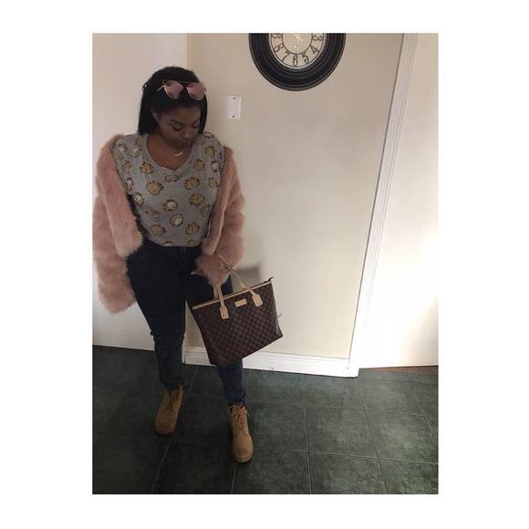 Meet your Posher, Jade - Picture 1 of 1